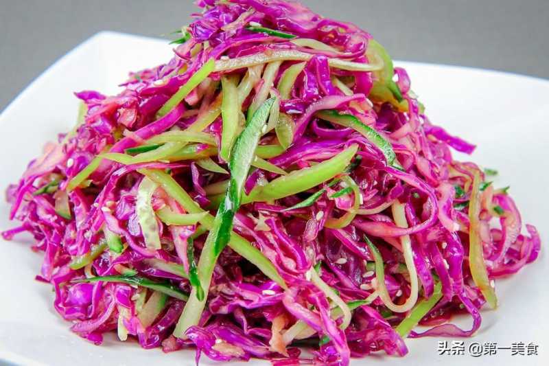 紫甘蓝怎样做才好吃（凉拌紫甘蓝，到底用不用焯水？）