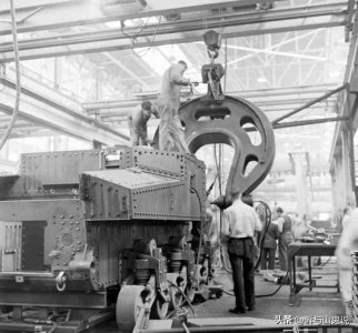 ​二战美国被称之为民主兵工厂，生产的武器装备足够武装3000万人。