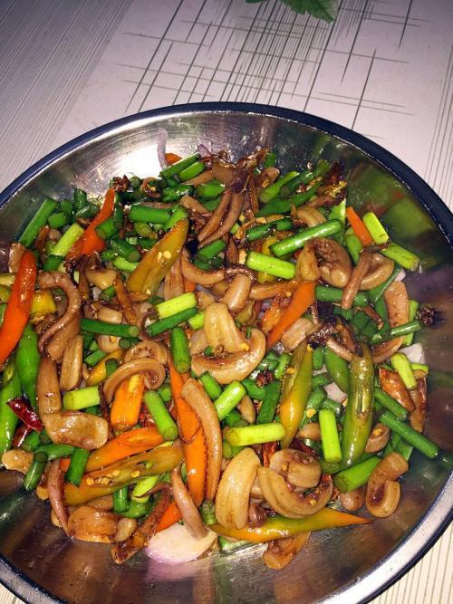 爆炒鱿鱼怎么做？简单两步，鲜香爽口，鲜嫩入味