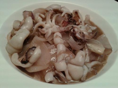 爆炒鱿鱼怎么做？简单两步，鲜香爽口，鲜嫩入味