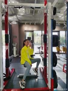 ​运动女神金贝贝，颜值高身材好，充满少女感的她竟然是一位辣妈