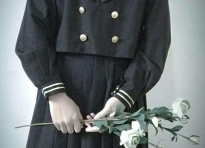 ​我年幼丧父，母亲抛弃我，如今我长大挣了钱想认她，但爷爷不准