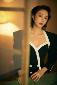 ​高叶身穿黑蕾丝内衣露出事业线 不愧是大嫂