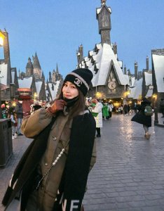 ​王心凌手拿魔法棒可爱俏皮 露出弯弯笑眼元气满满