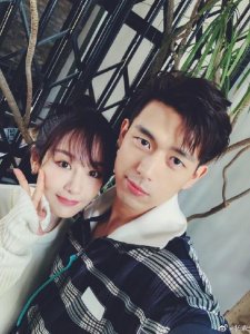 ​李现连续五年为杨紫庆生 亲切称其＂杨紫老师＂