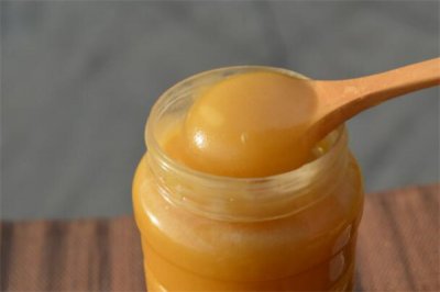 ​纯正土蜂蜜多少钱一斤?100-300元左右(营养价值高)