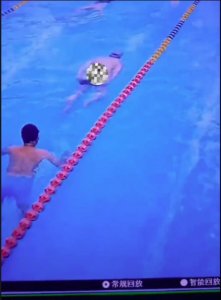 ​男子游泳时大便致泳池被抽干，游泳馆怒查监控报警