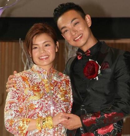 都说他妻子丑他却不离不弃，花百万办婚礼，还请来半个娱乐圈明星