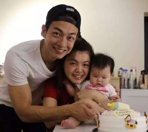 都说他妻子丑他却不离不弃，花百万办婚礼，还请来半个娱乐圈明星