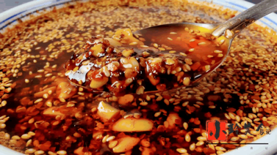 ​辣椒油的制作方法 正宗，红亮喷香，比饭店还好吃