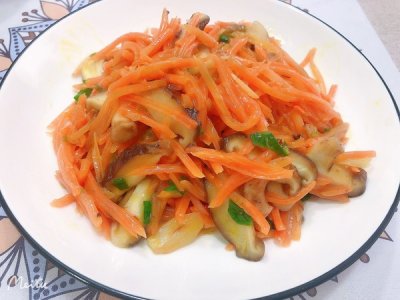 ​胡萝卜炒香菇我家吃了十年，竟然还没吃腻
