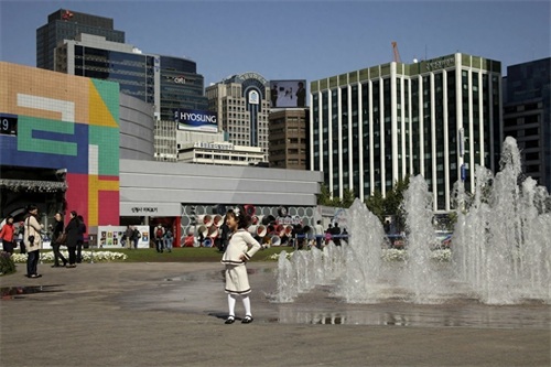 亚洲韩国的首都首尔，汉江大桥，中心广场