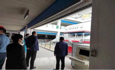 ​省教育厅领导前往郑州城铁交通学校指导工作