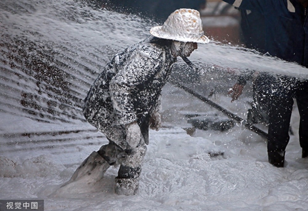 消防日致敬烈火英雄！看无所不能消防员的铁血柔情