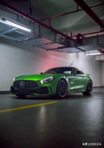 ​速度与激情：奔驰 AMG GTR 绿魔的狂野咆哮