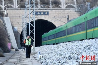 ​驻站铁警的春运十二时辰