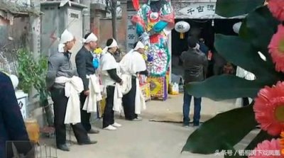 ​老人临终前过去有讲究，子女必须为其做两件事，否则迷信说不吉利