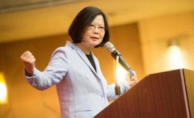 ​98年，蔡英文在上海的照片，那时她42岁，保养得不错看起来30岁