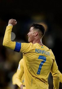 ​令人心疼！憾失冠军的C罗赛后在替补席啜泣不止