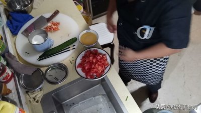 ​简单家常菜，西红柿炒鸡蛋，其实是有窍门儿的