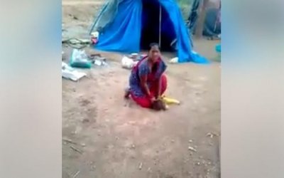 ​残忍虐童画面曝光！2岁儿躺地爆哭 恶母头脚对折重压 再抓起狠摔