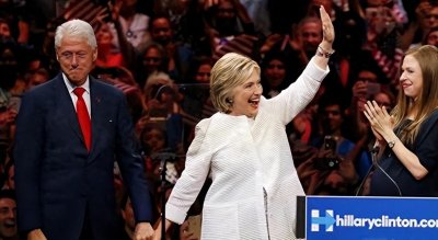 ​希拉里私下有多混乱？一天和5个男友同时相处，克林顿一言不发