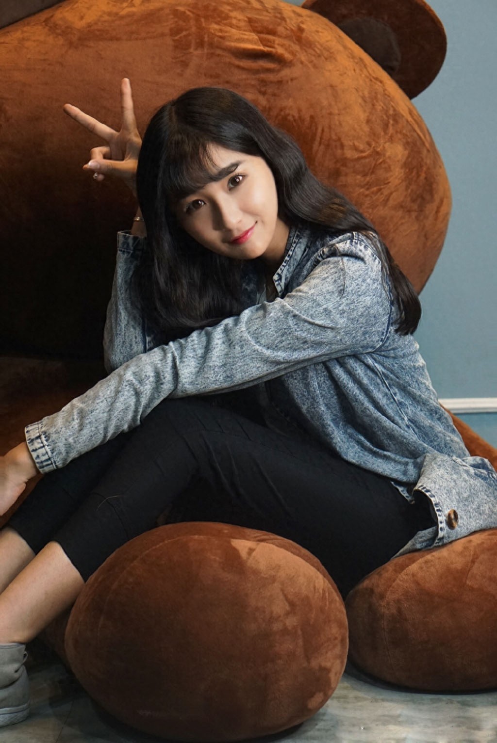 她清纯活力，镜头表现力丰富，成功演绎了“纸上电影”