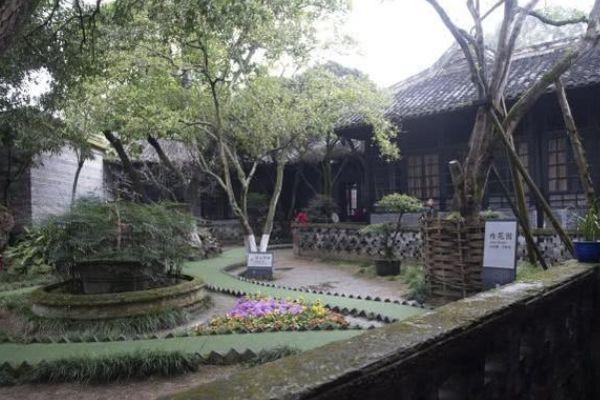 曾经是恶霸地主的庄园，超乎想象的奢华，如今更是逆天了