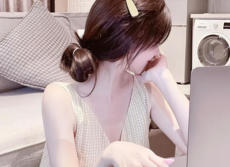 男女两个人的眼神经常碰撞是什么原因？