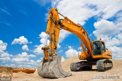 ​一台挖掘机一年大概有多少收入？能买一辆奔驰吗？