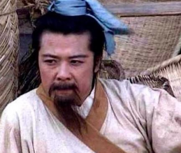 ​刘备在乡下靠着贩卖草鞋维持生计 东汉皇室为何没有忘记他