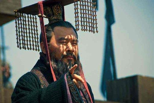 曹操学狗叫,为什么只有许褚敢笑出来?