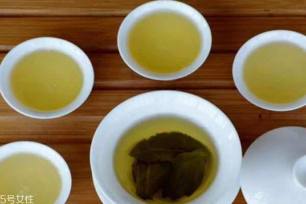 茶水洗脸有什么好处 茶水洗脸预防皱纹