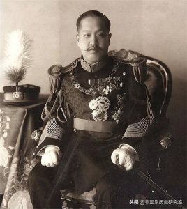 ​百年后的朝鲜王室，为了争夺“王位”鸡飞狗跳