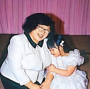 ​35年过去了，郑少秋终于遭到报应，原配沈殿霞现在可以瞑目了