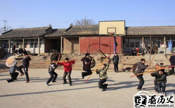 十里铺村孩子晨练