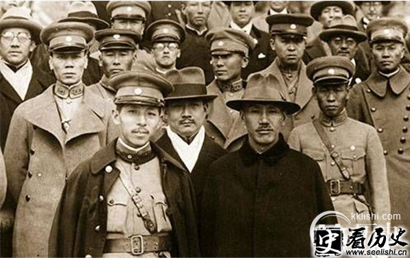 东北易帜的原因：张学良东北易帜是出于爱国吗？