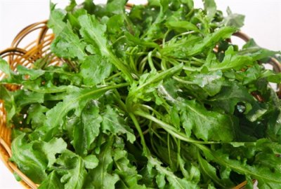 ​做一份荠菜豆腐汤，汤鲜味美，提前尝尝春天的味道