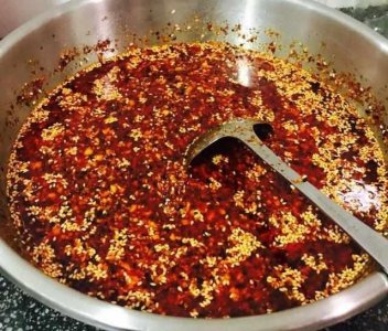 ​饭店大厨：炸辣椒油时，这3种料缺一不可，做好之后，拌啥啥香