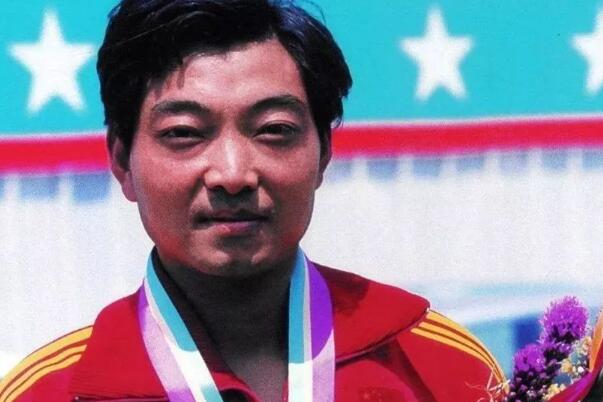 中国奥运金牌第一人：许海峰(前中国射击运动员)