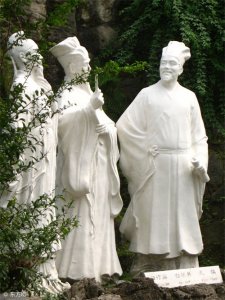 ​离离原上草，一岁一枯荣 野火烧不尽，春风吹又生