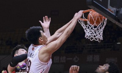 ​国产小姚明！2米26广东中锋7中7砍15+6，下快攻秀单臂隔扣太狠