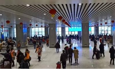 ​荆门火车站新站房正式投入使用