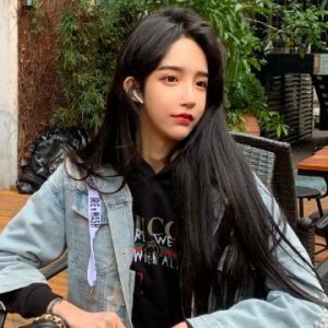 ​艾比自称上学时没人追很自卑，本以为是开玩笑，看到照片瞬间懂了