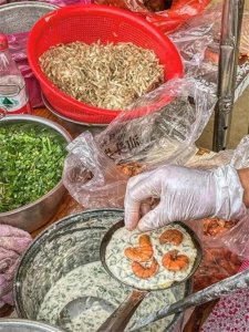 ​传统风味湛江炸虾饼制作全攻略，外酥里嫩，鲜美无比