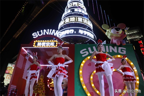 安徽芜湖：圣诞点灯仪式好热闹，孩子与“兔女郎”载歌载舞