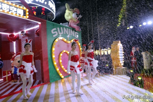 安徽芜湖：圣诞点灯仪式好热闹，孩子与“兔女郎”载歌载舞