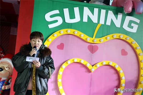 安徽芜湖：圣诞点灯仪式好热闹，孩子与“兔女郎”载歌载舞