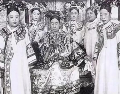​隆裕太后生前活的好好的 隆裕太后为何宣布退位第二年就去世了