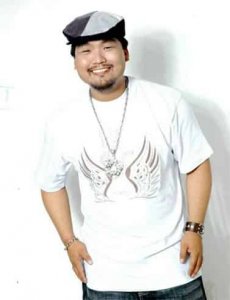 ​龚格尔（中国内地流行乐男歌手、音乐制作人、影视演员、配音演员、编剧、制片